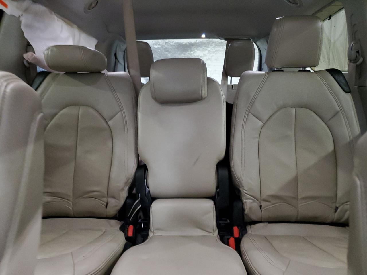 2017 Chrysler Pacifica - Image 10