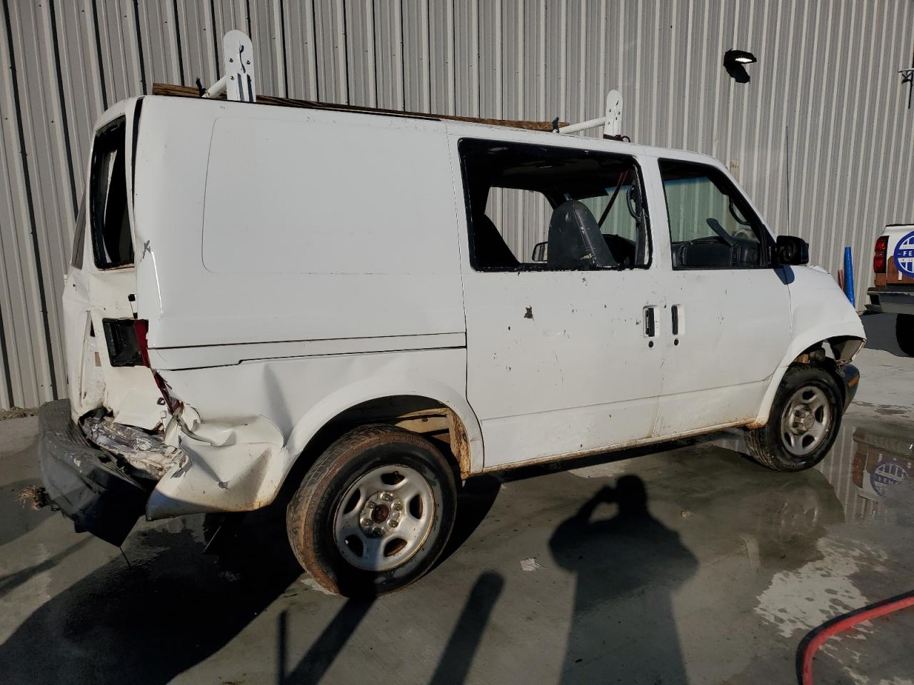 2004 Chevrolet Astro - Image 3