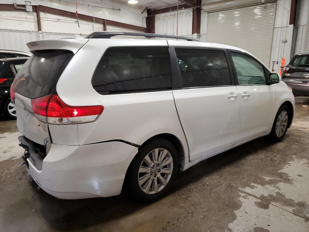 2011 Toyota Sienna - Image 3