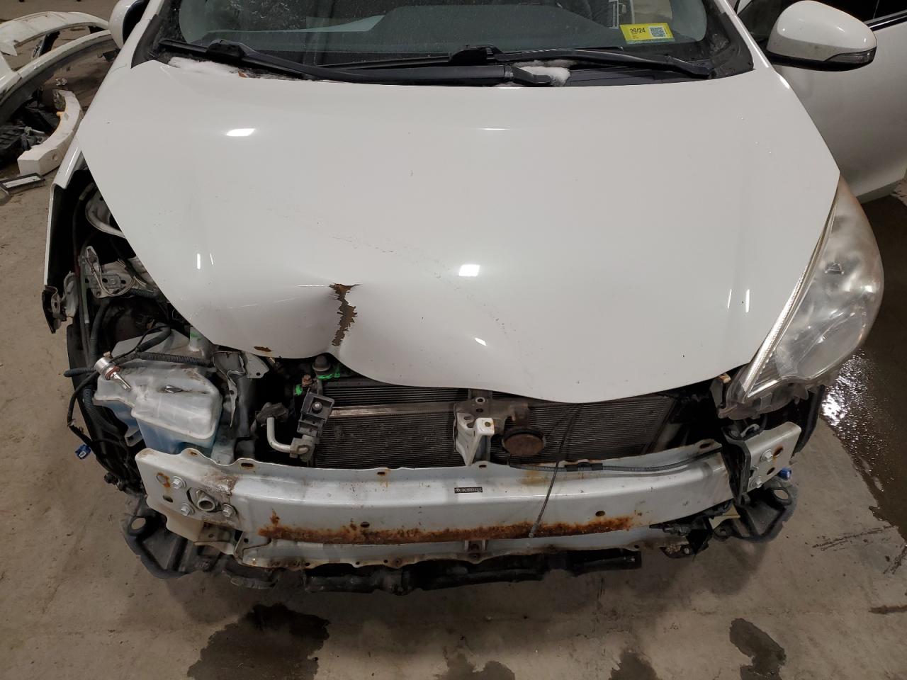 2012 Toyota Prius - Image 12