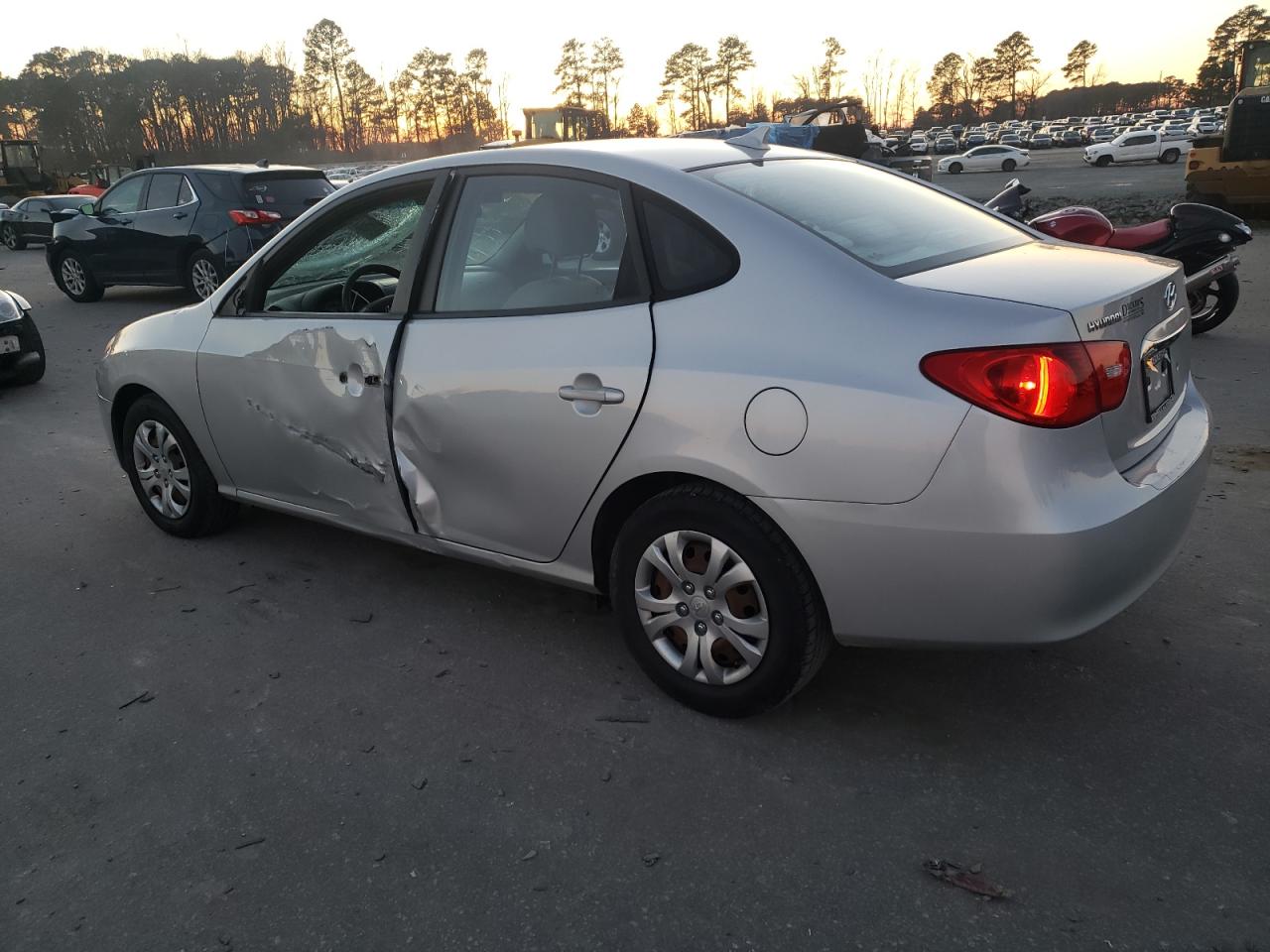 2010 Hyundai Elantra - Image 2