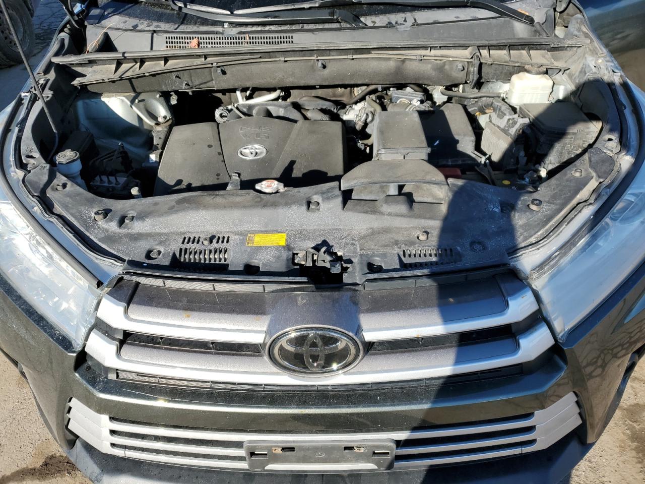 2017 Toyota Highlander - Image 12