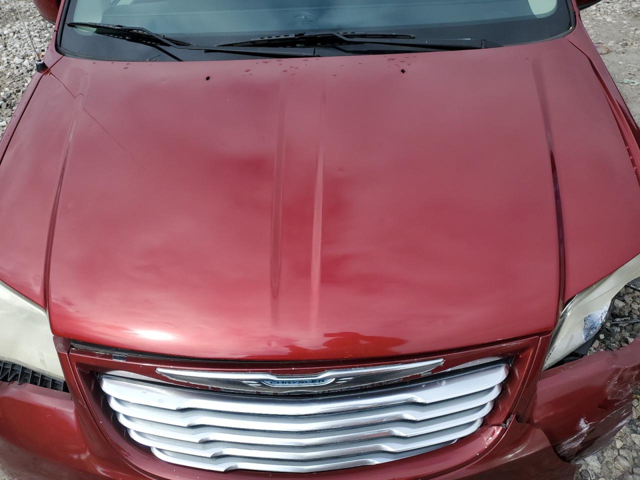 2013 Chrysler Town & Country - Image 11