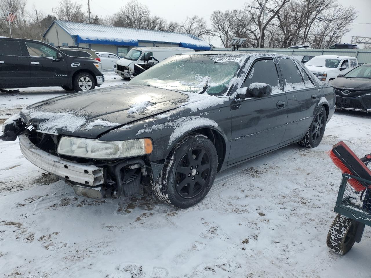 2002 Cadillac Seville Sts na sprzedaż w Wichita, KS - Front End