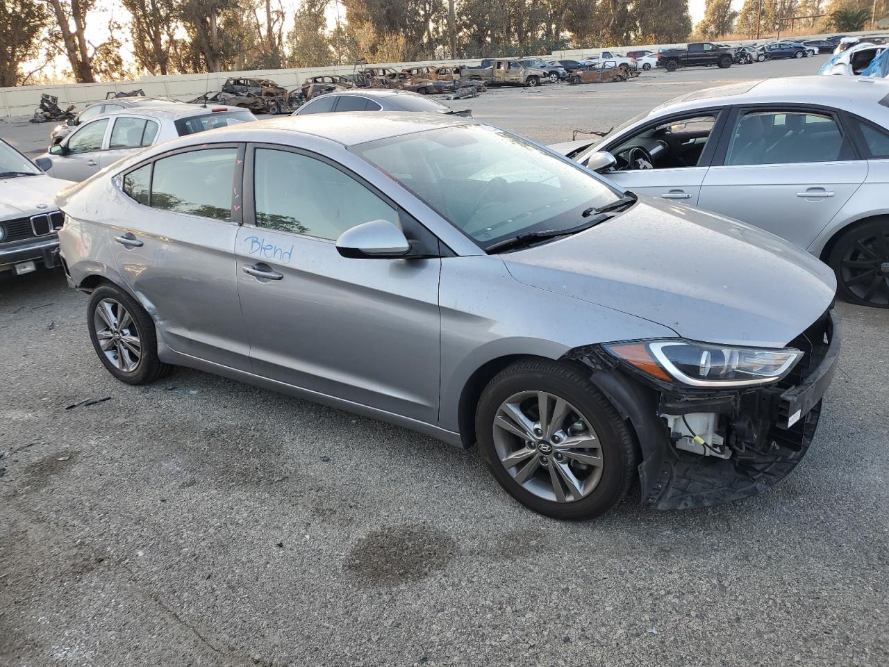 VIN 5NPD84LF6HH028255 2017 HYUNDAI ELANTRA no.4