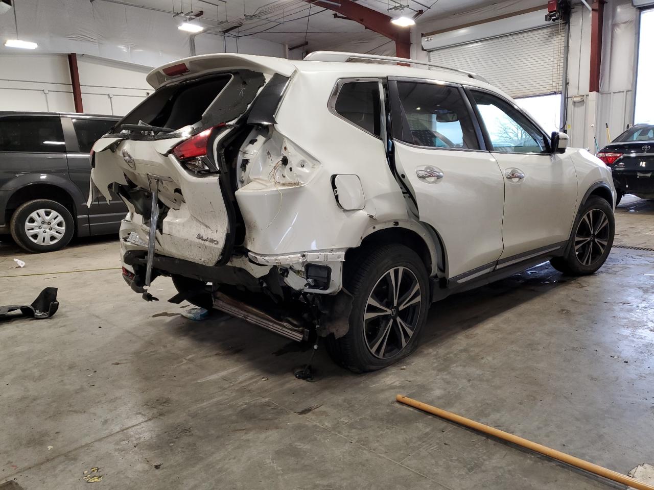 2017 Nissan Rogue - Image 3