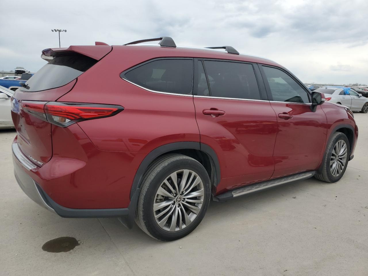 2022 Toyota Highlander - Image 3