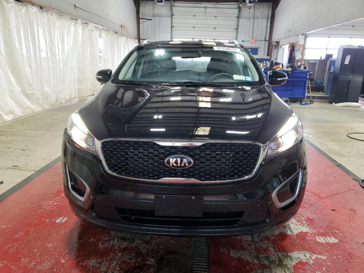 2017 Kia Sorento - Image 5