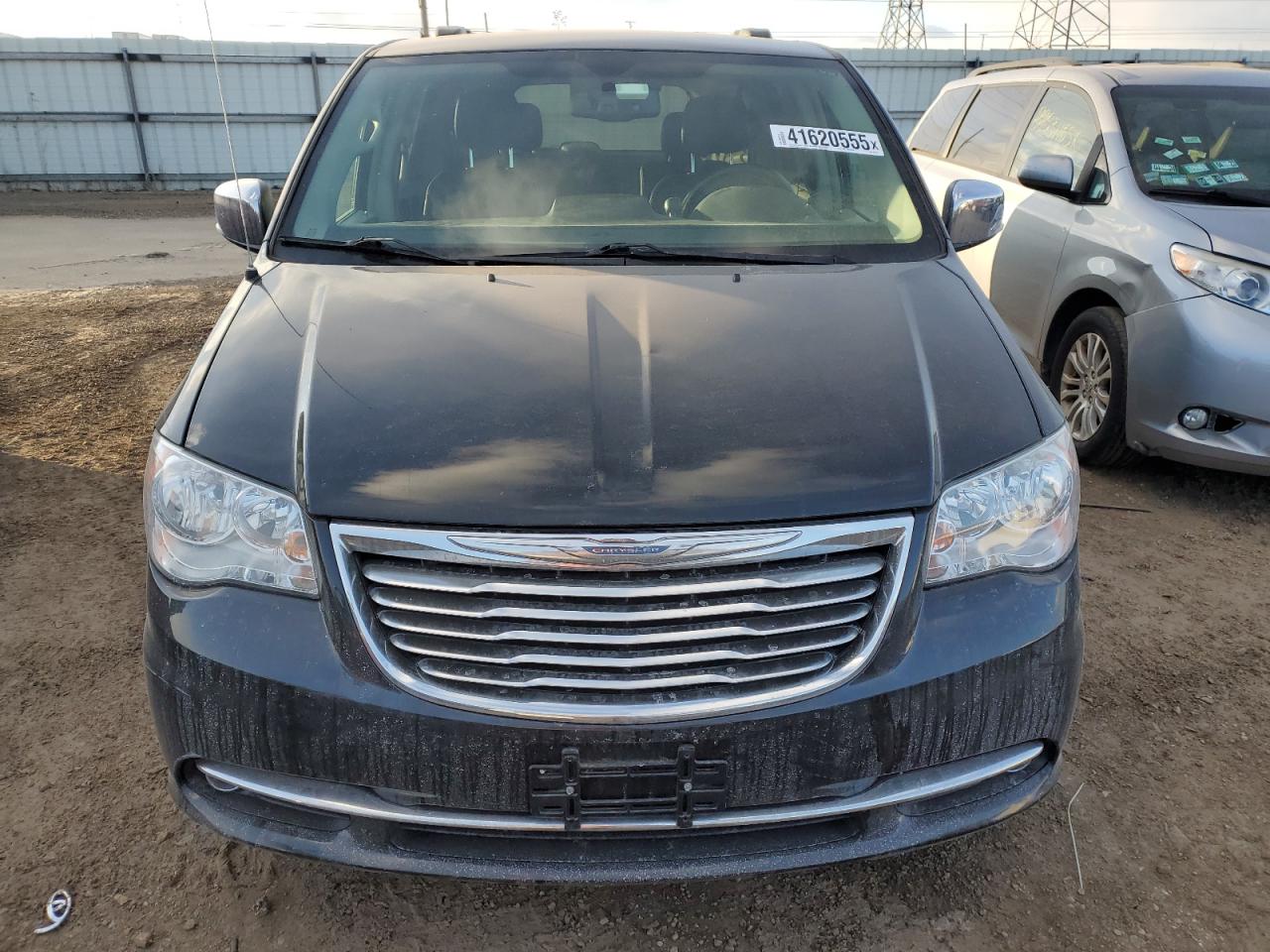 2015 Chrysler Town & Country - Image 5