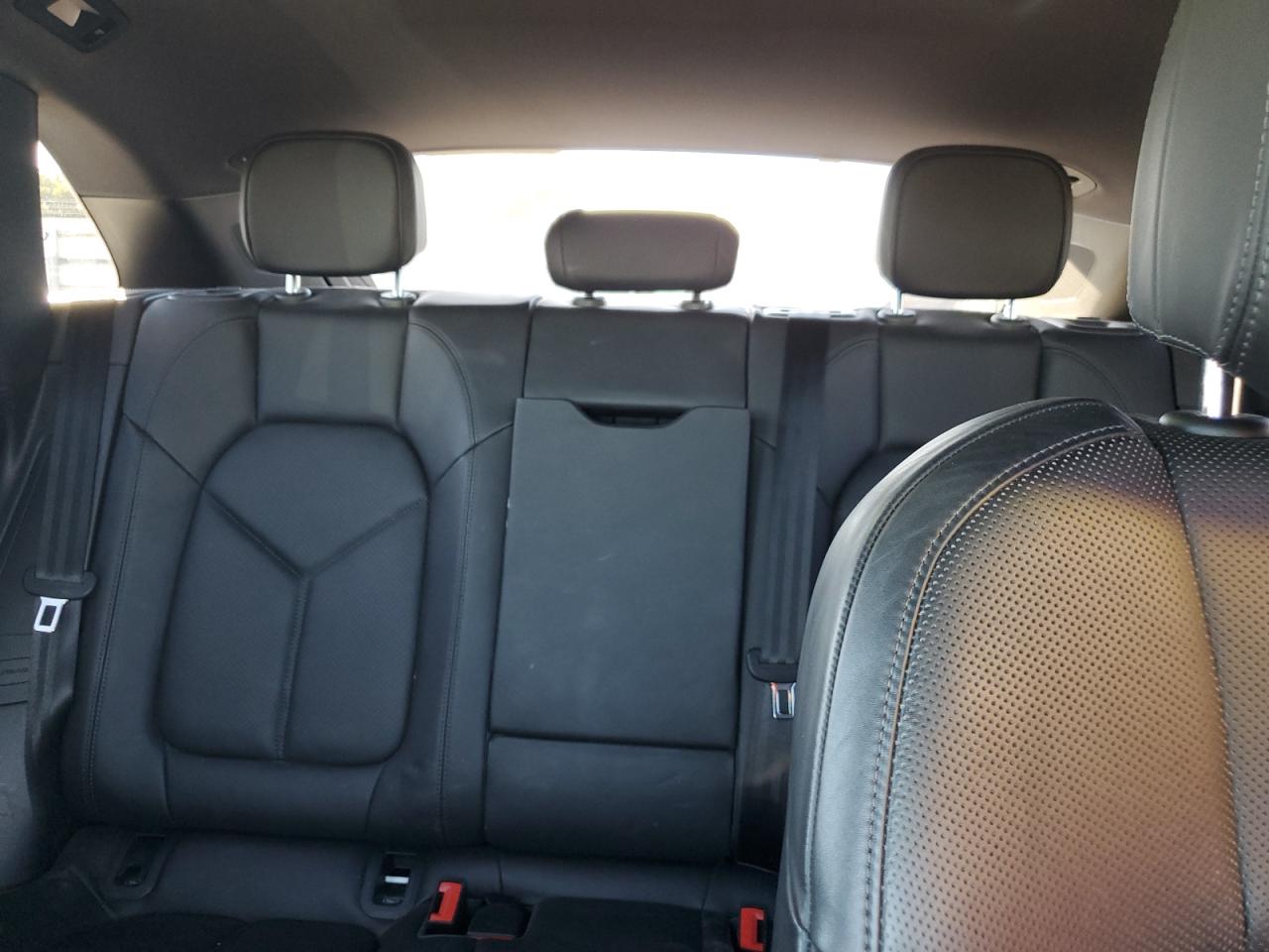 2018 Porsche Macan - Image 10