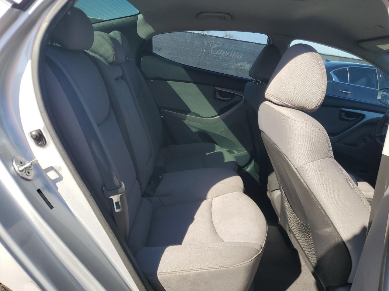 2012 Hyundai Elantra - Image 10