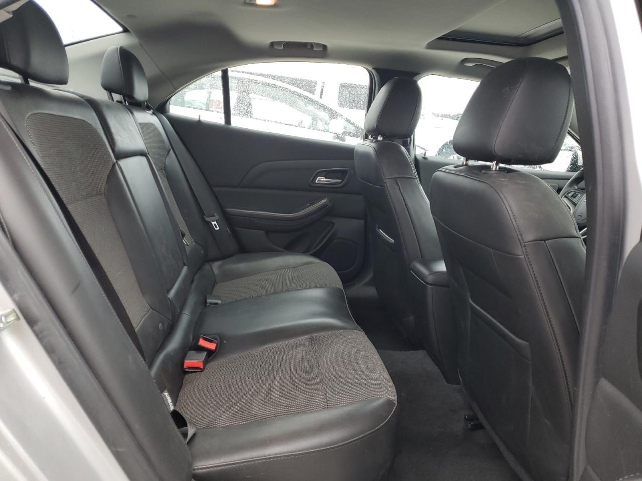 2016 Chevrolet Malibu - Image 10