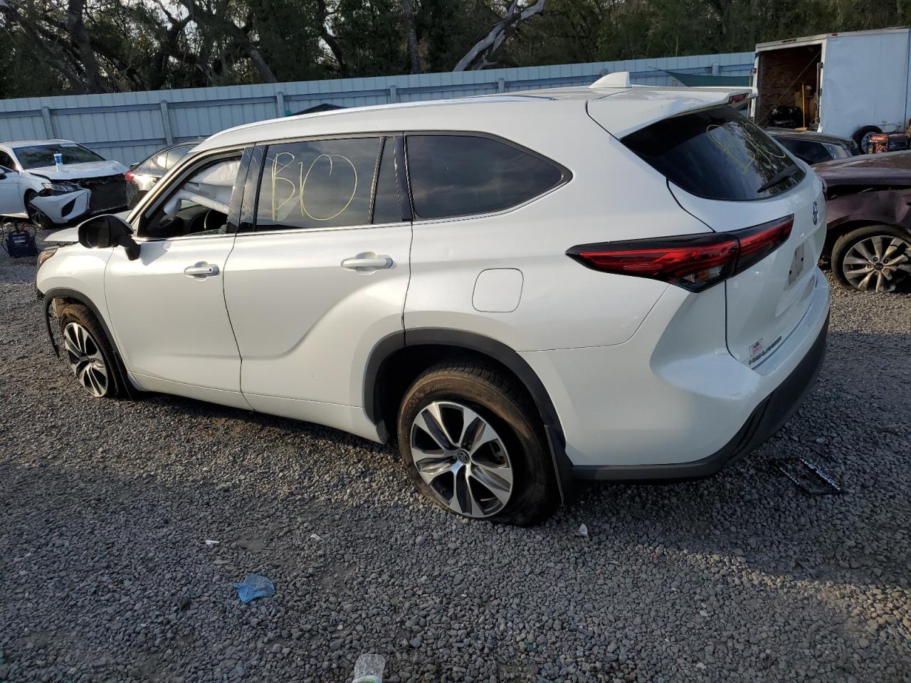 2021 Toyota Highlander - Image 2