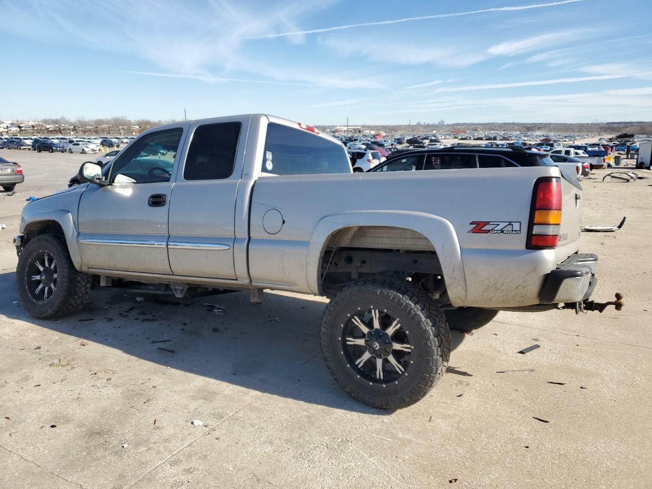 2006 GMC Sierra - Image 2