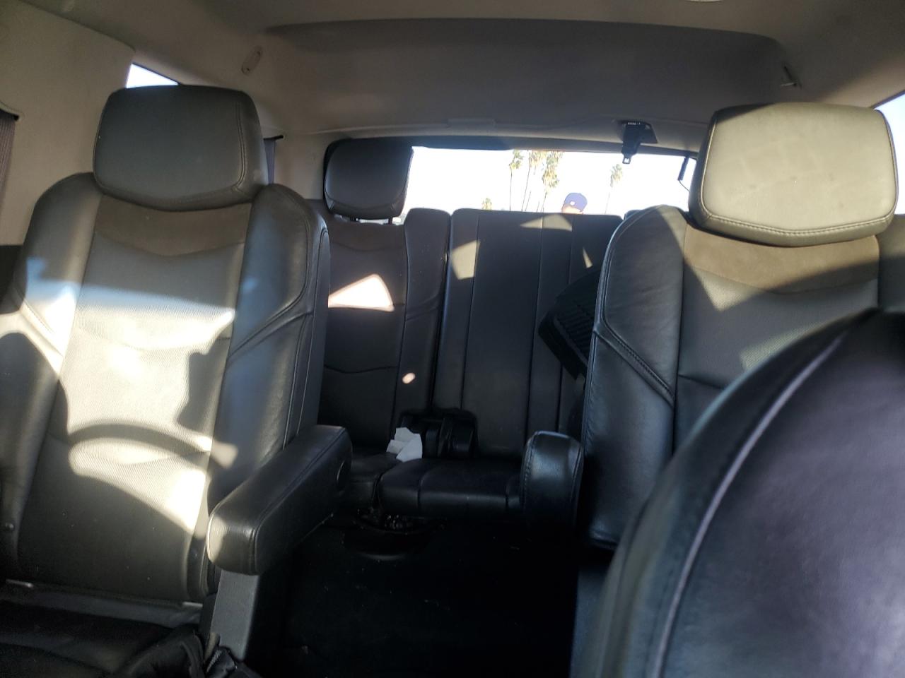 2017 Cadillac Escalade - Image 10