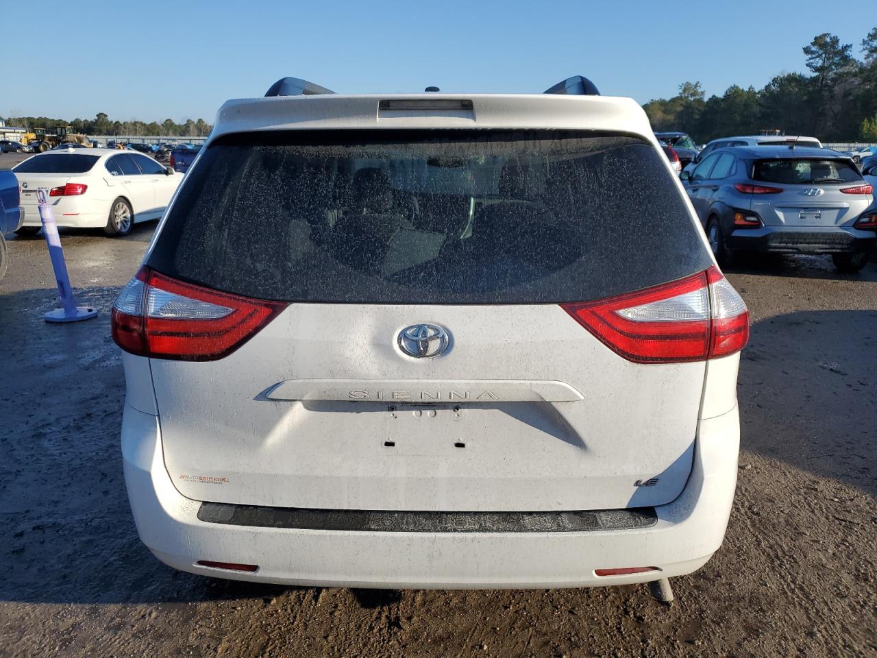 2015 Toyota Sienna - Image 6
