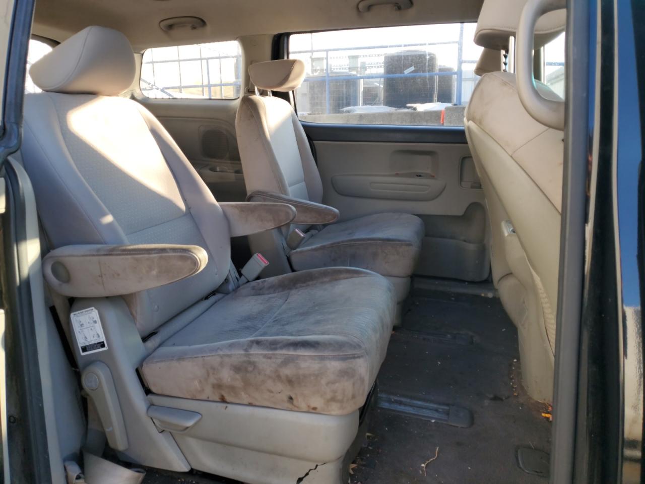 2016 Kia Sedona - Image 11