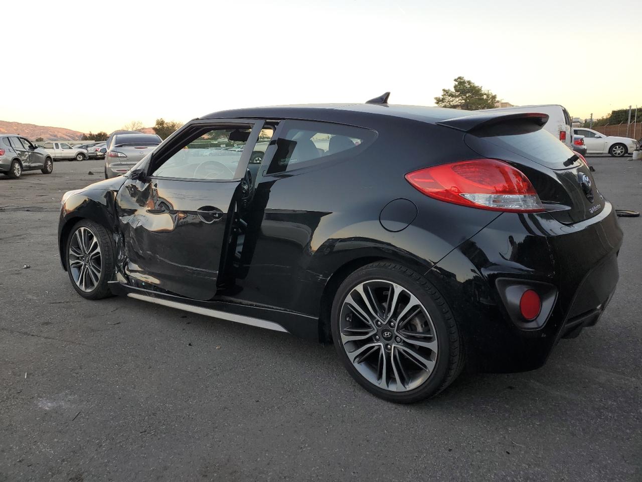 2017 Hyundai Veloster - Image 2