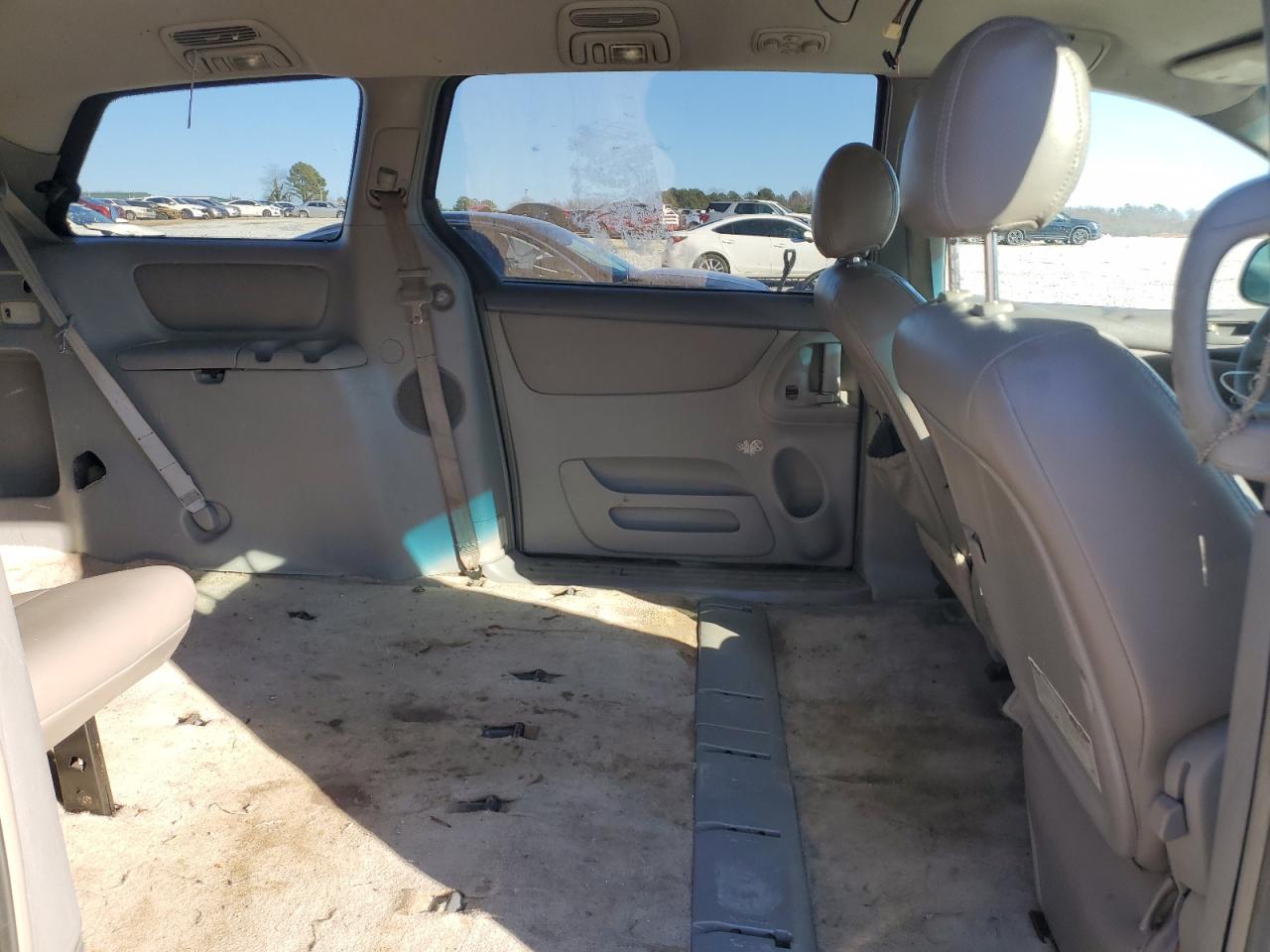 2005 Toyota Sienna - Image 11