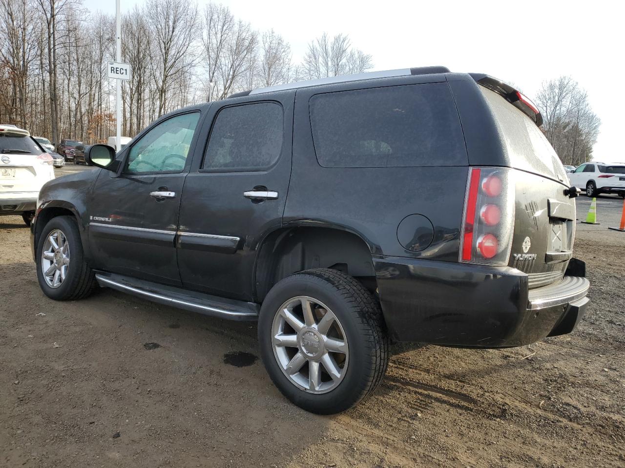 2008 GMC Yukon - Image 2
