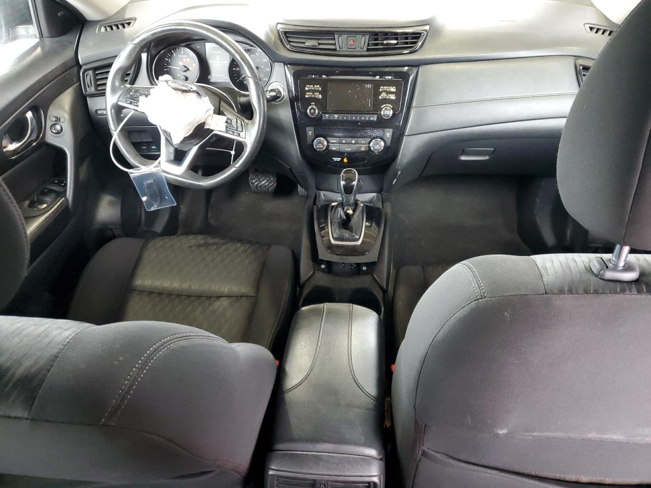 2017 Nissan Rogue - Image 8