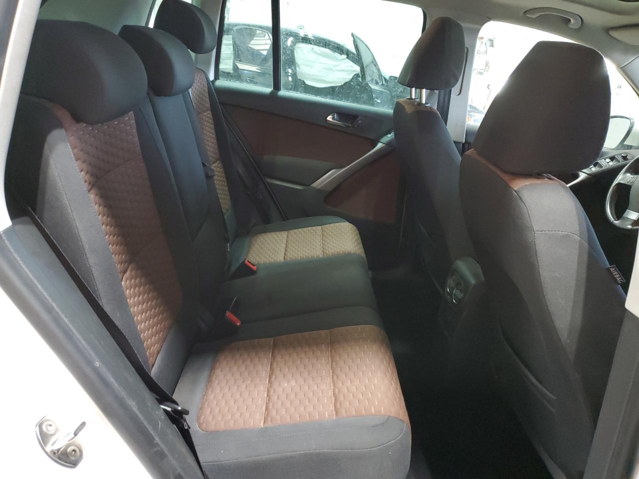 2009 Volkswagen Tiguan - Image 11