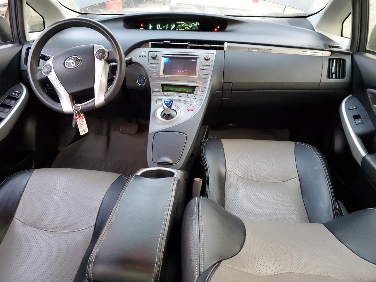 2015 Toyota Prius - Image 8
