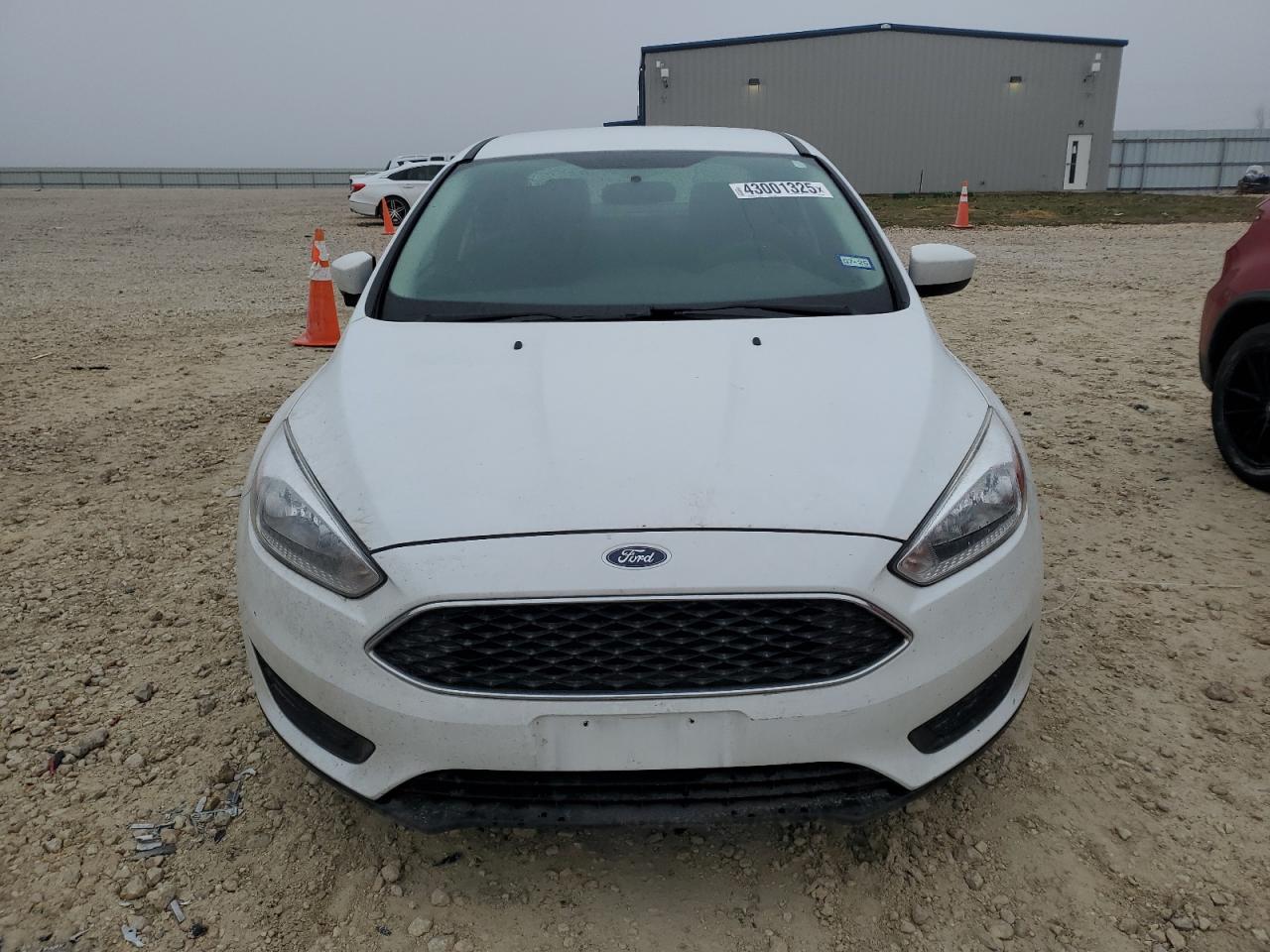 VIN: 1FADP3F22JL207518 2018 FORD FOCUS