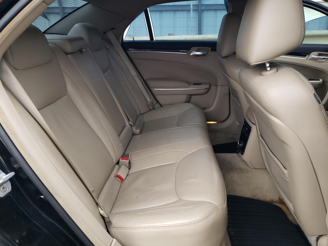 2011 Chrysler 300 - Image 10