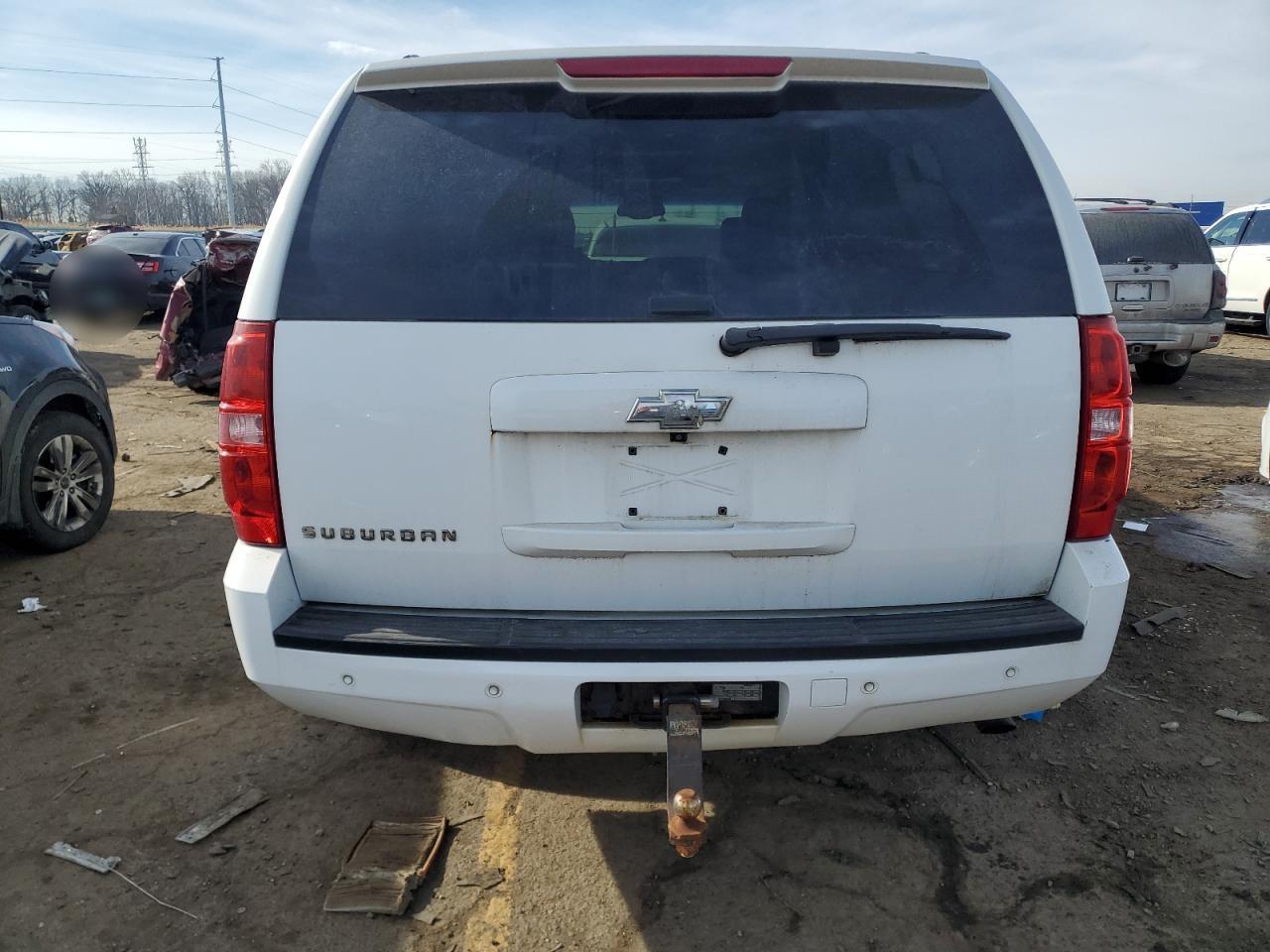 2010 Chevrolet Suburban - Image 6