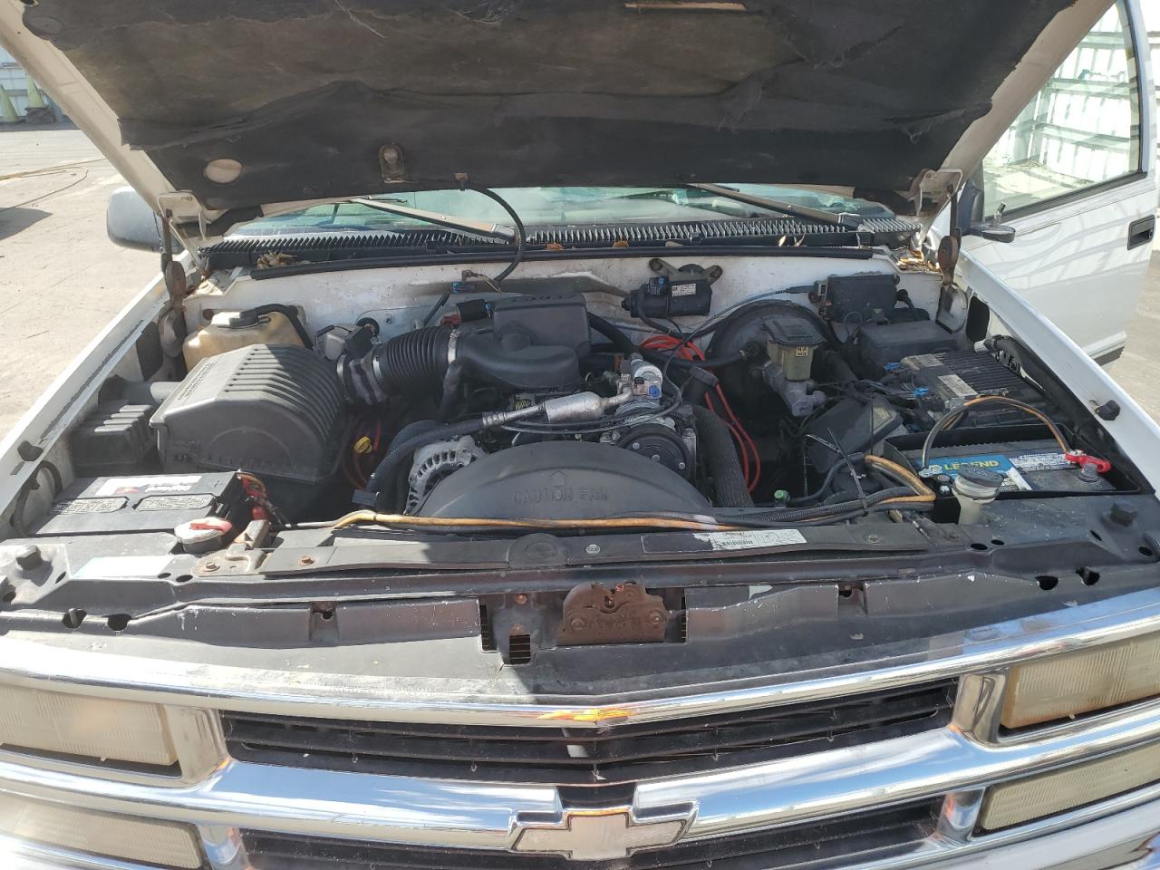 1999 Chevrolet Suburban - Image 12