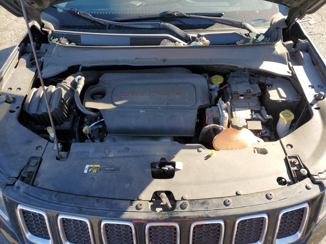 2018 Jeep Compass - Image 12