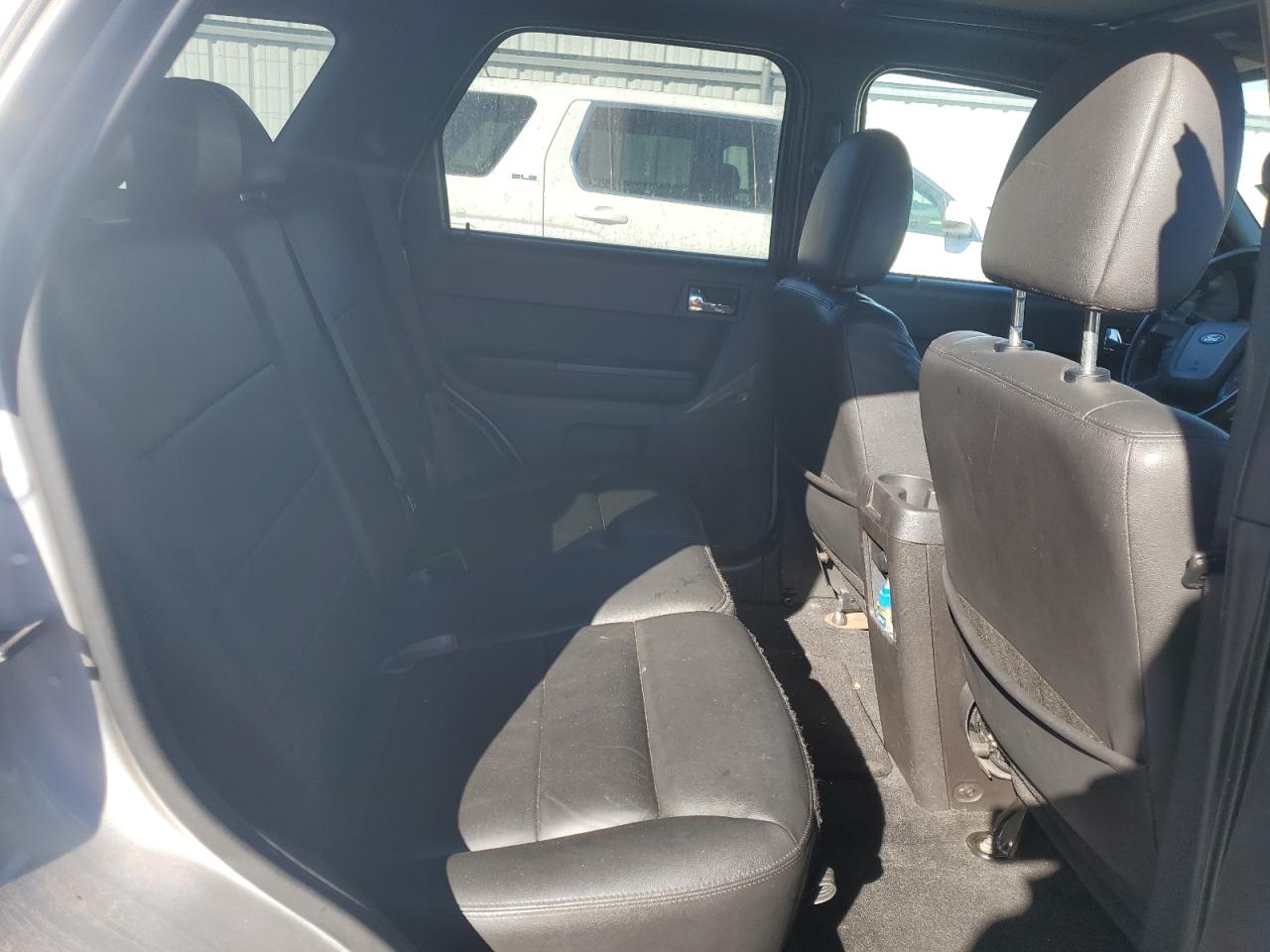 2010 Ford Escape - Image 11