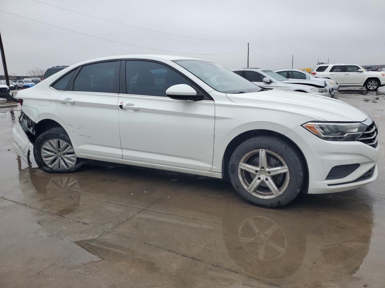 2019 Volkswagen Jetta - Image 4
