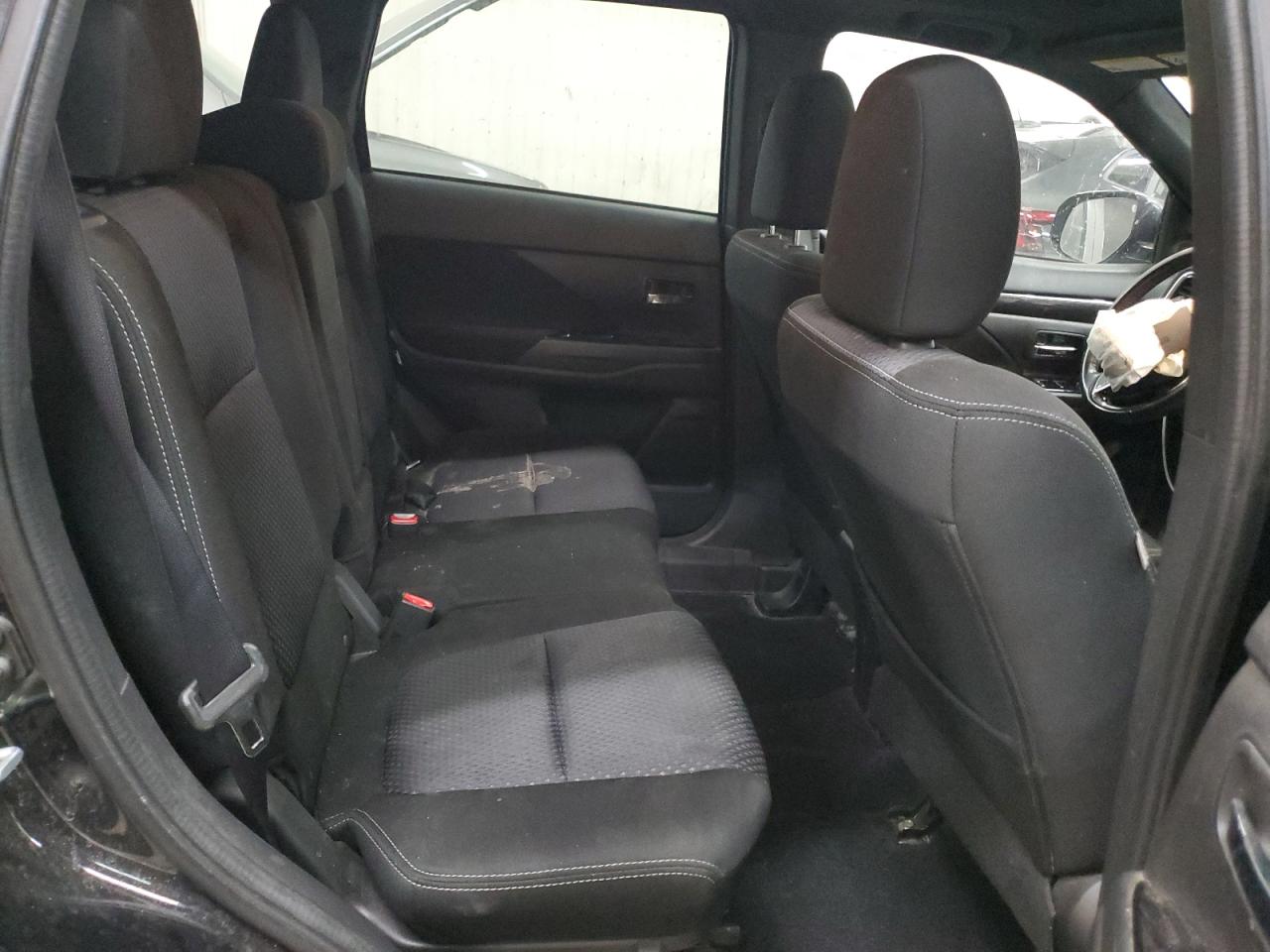 2018 Mitsubishi Outlander - Image 11