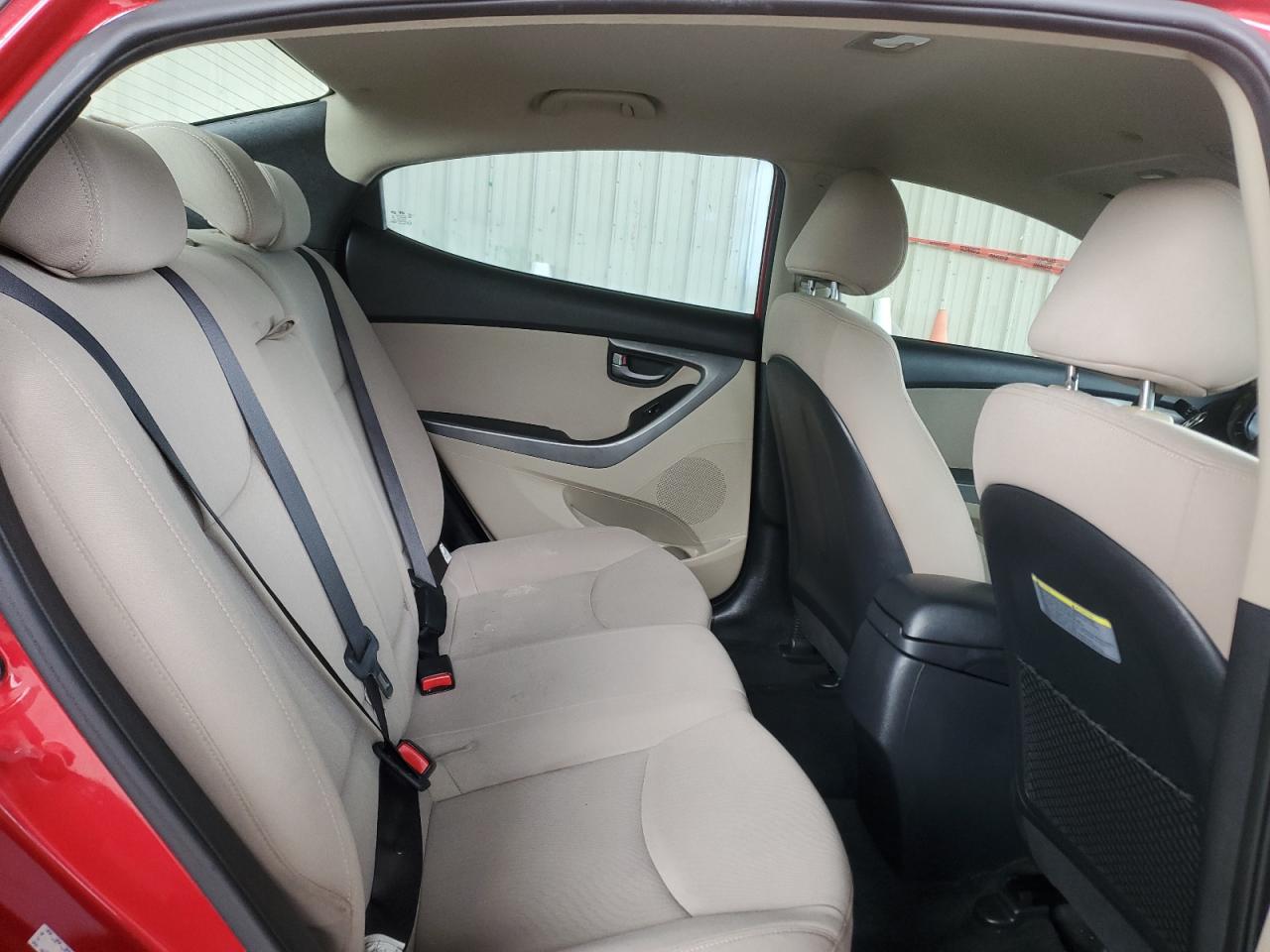 2016 Hyundai Elantra - Image 10
