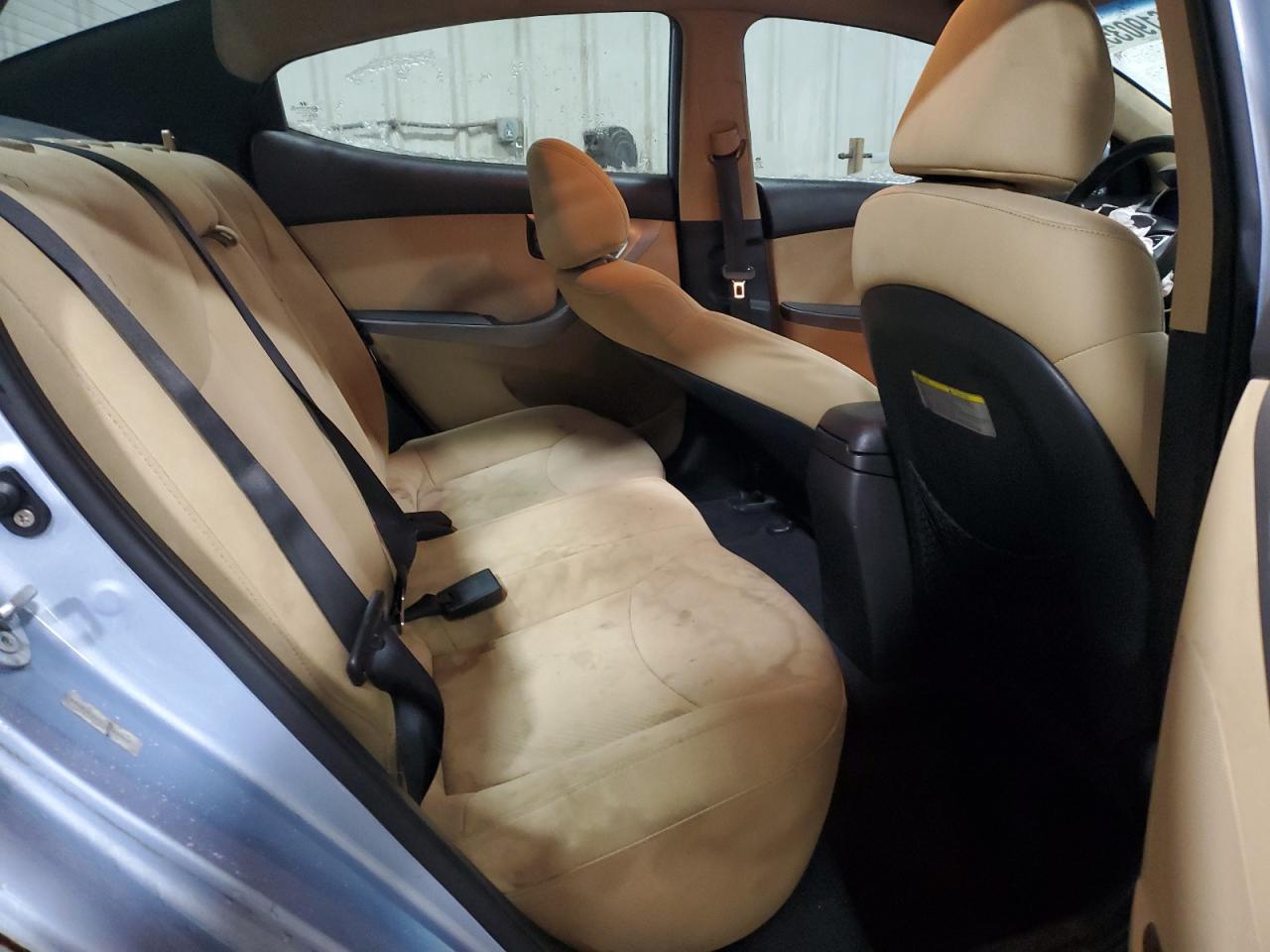 2012 Hyundai Elantra - Image 10
