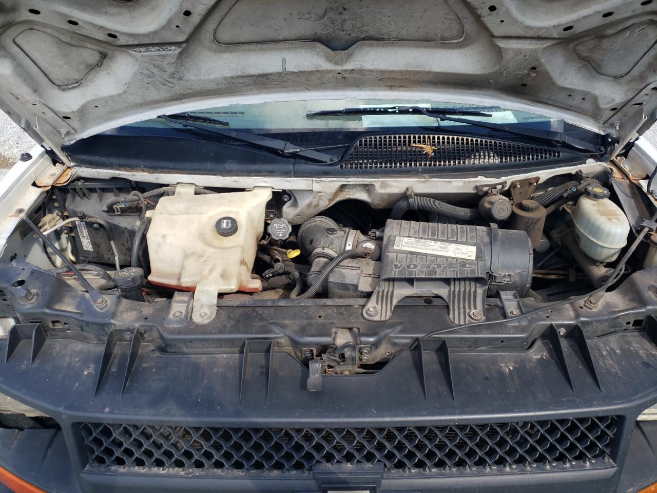 2006 Chevrolet Express - Image 12