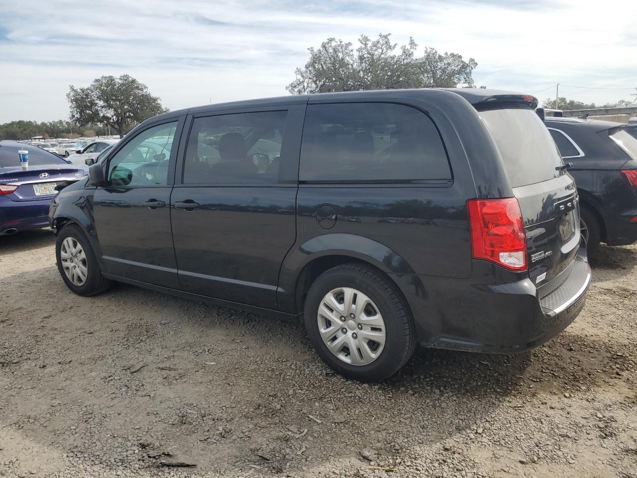 2019 Dodge Caravan - Image 2