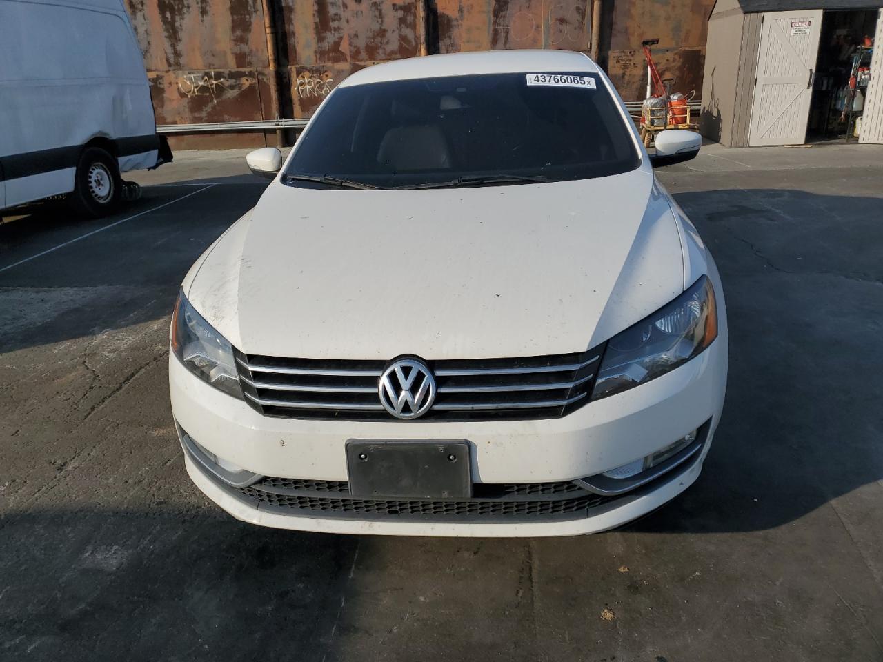2015 Volkswagen Passat - Image 5