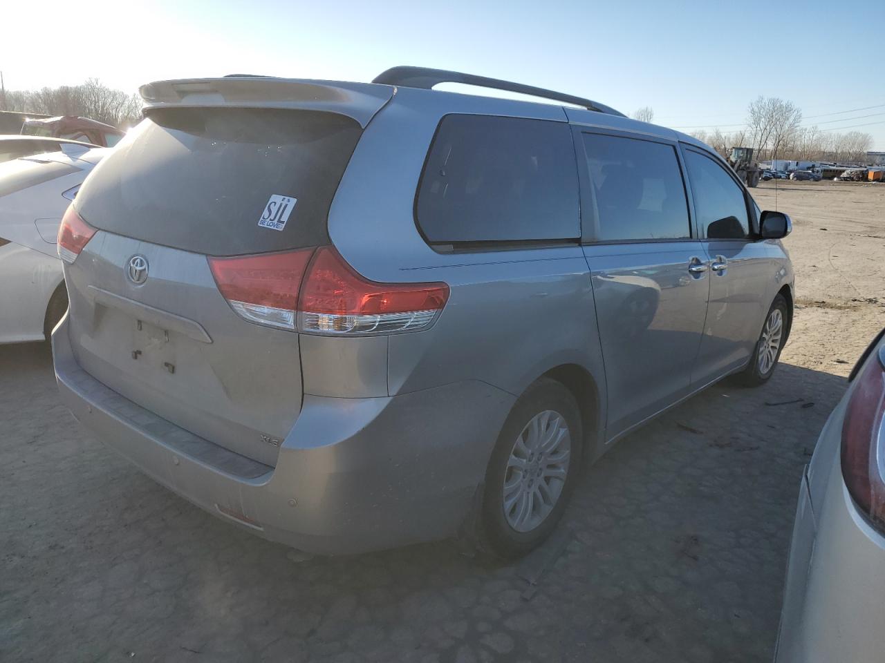 2013 Toyota Sienna - Image 3
