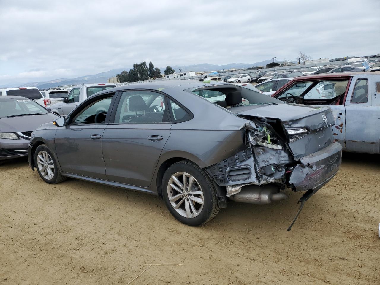 2021 Volkswagen Passat - Image 2
