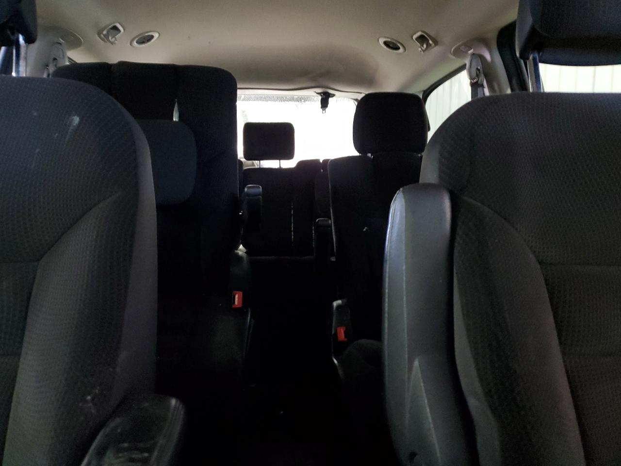 2017 Dodge Caravan - Image 10