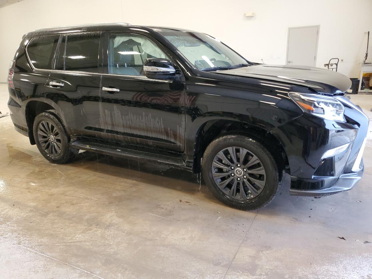 2023 Lexus GX - Image 4