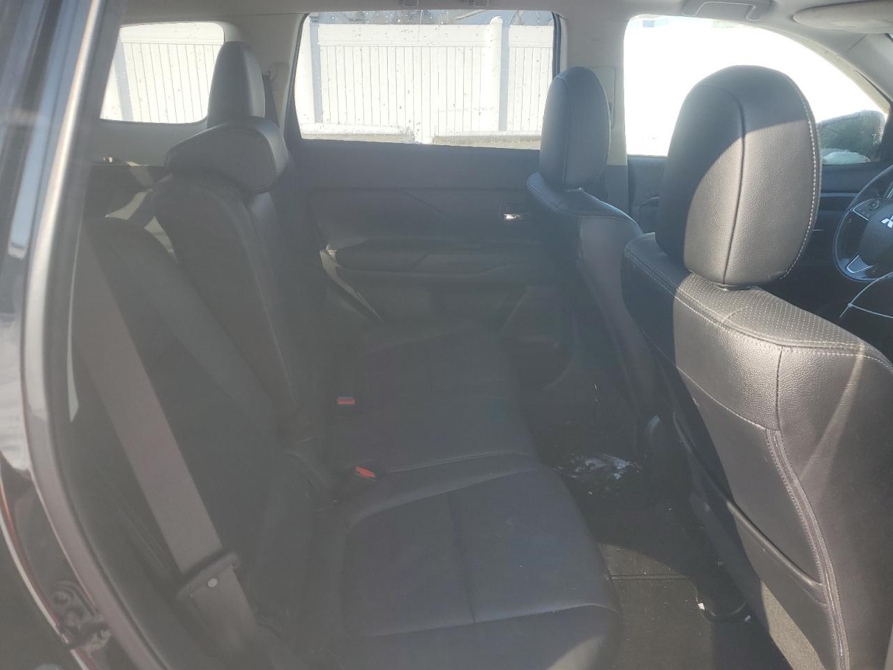 2017 Mitsubishi Outlander - Image 11