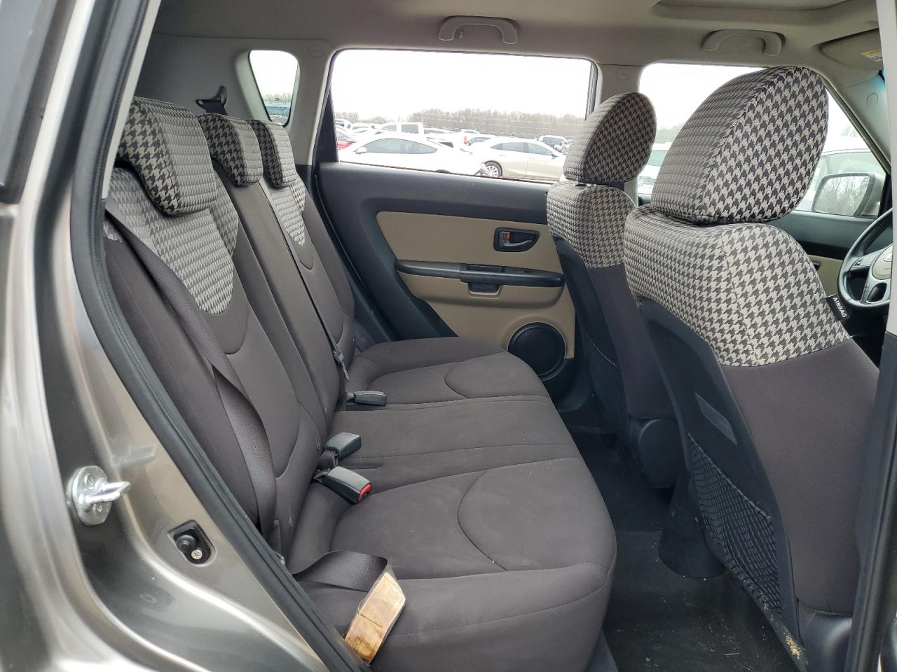 2010 Kia Soul + VIN: KNDJT2A27A7176799 Lot: 88029395