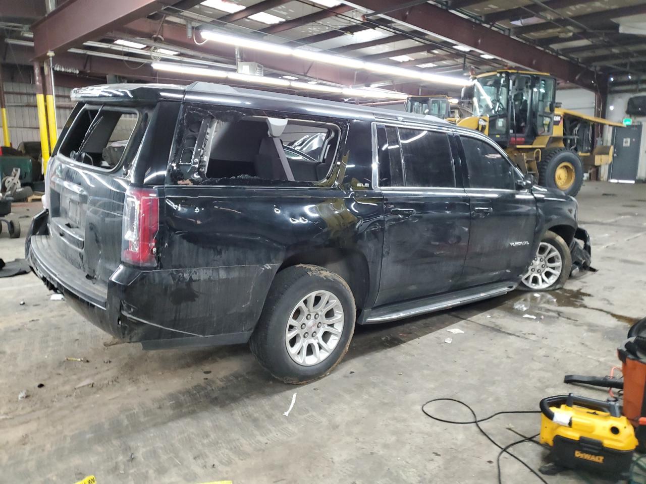 2017 GMC Yukon - Image 3