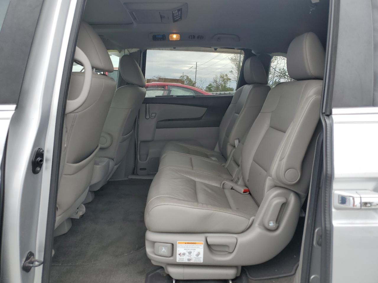 2012 Honda Odyssey - Image 11
