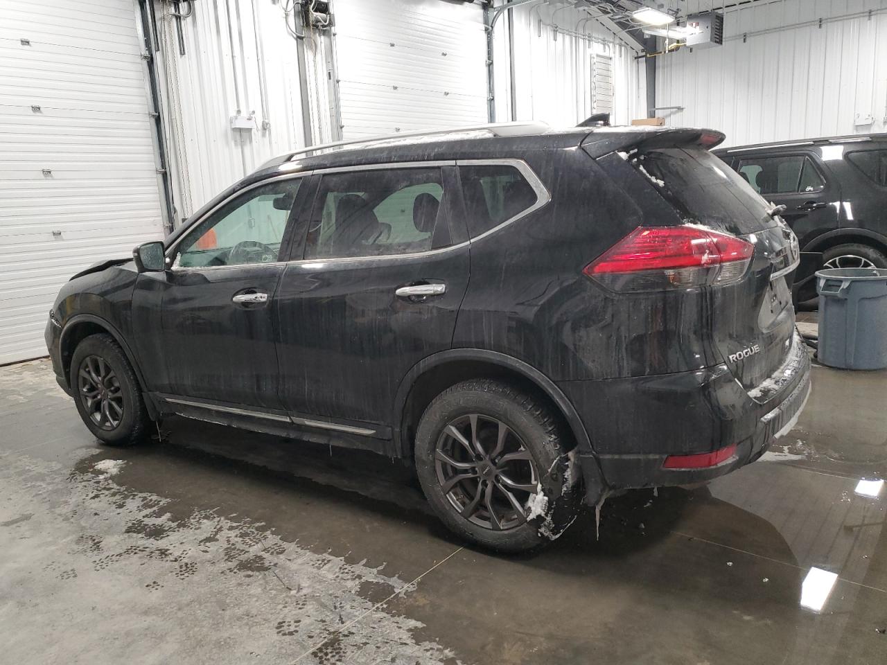 2017 Nissan Rogue - Image 2