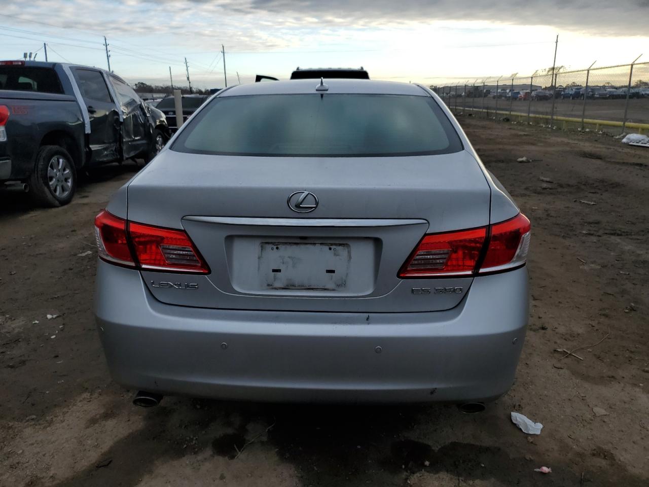 2010 Lexus ES - Image 6